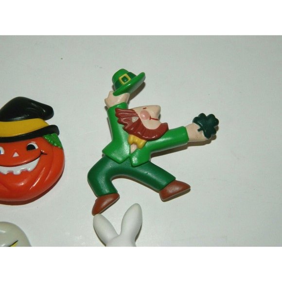 VTG HOLIDAY Pins Russ Hallmark Halloween Ghost pumpkin Christmas Santa Lot 5 - Picture 4 of 5